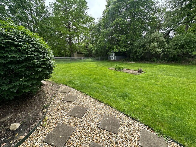 Building Photo - Fantastic Location!  Single-family house close to Upper Arlington and Riverside Hospital