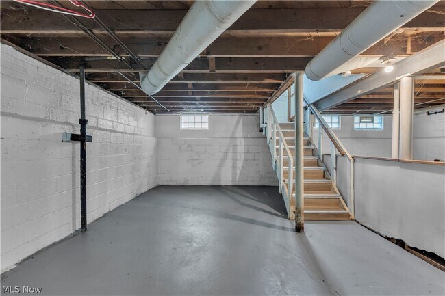 Building Photo - 14404 Rockside Rd