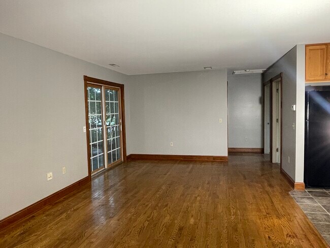 Building Photo - 611 Suite B