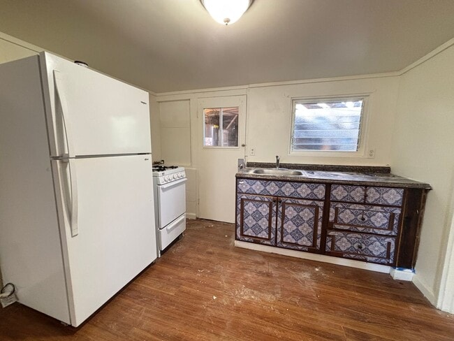 Building Photo - 1228 Halona Pl