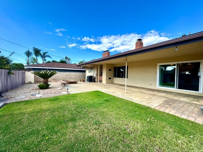 Building Photo - Light, Bright & Lovingly Maintained Claremont Home for Lease