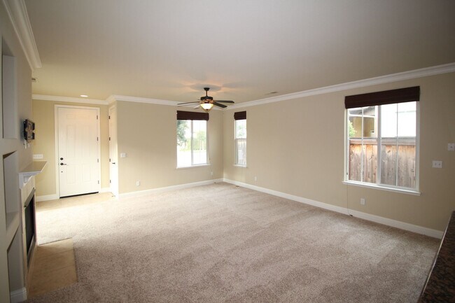 Building Photo - 3856 Heritage Ave