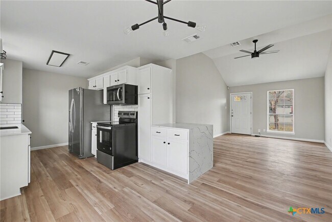 Building Photo - 2701 Cross Timber Dr