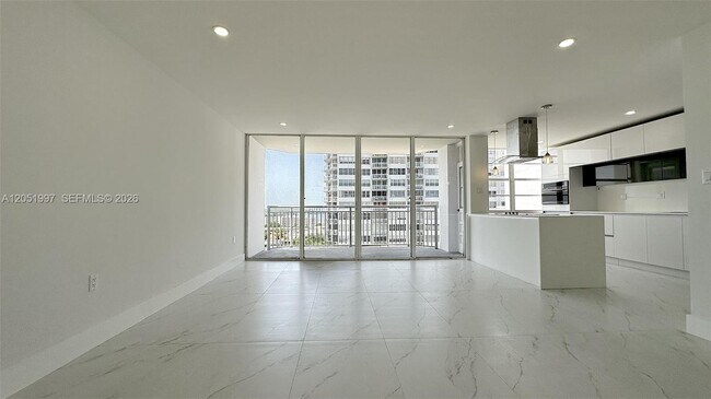 Building Photo - 18061 Biscayne Blvd