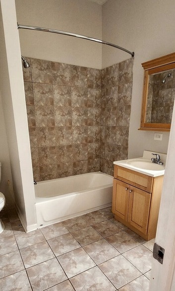 Building Photo - 4609 S Vincennes Ave