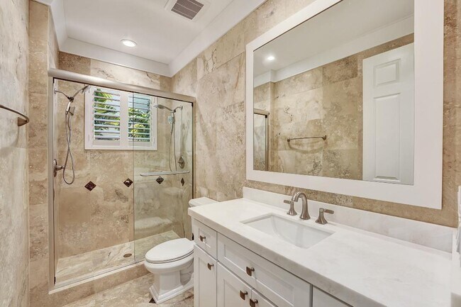Building Photo - 3555 Commodore Cir