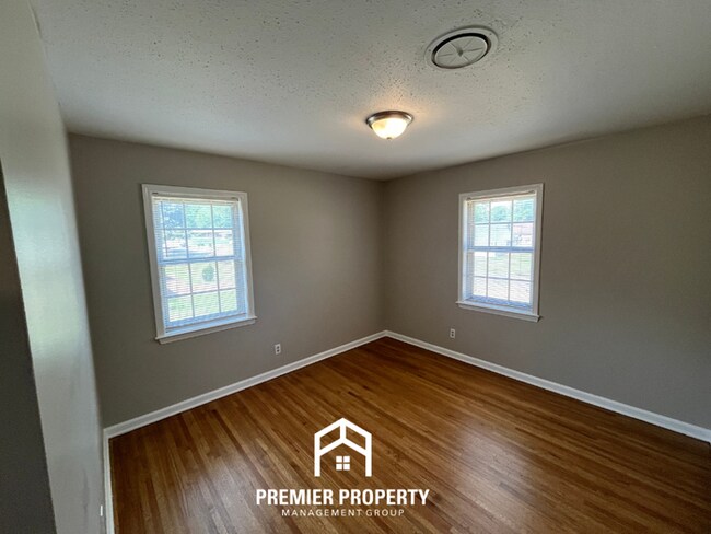 Building Photo - Spacious 3BR/2BA Whitehaven Home | 1,700+ SQ FT, Hardwood & Brick Fireplace
