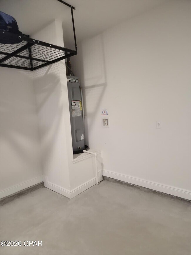 Building Photo - 460 Melrose Wy