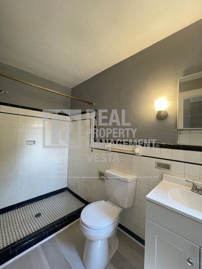 Building Photo - Charming One Bedroom Apartment - Section 8...