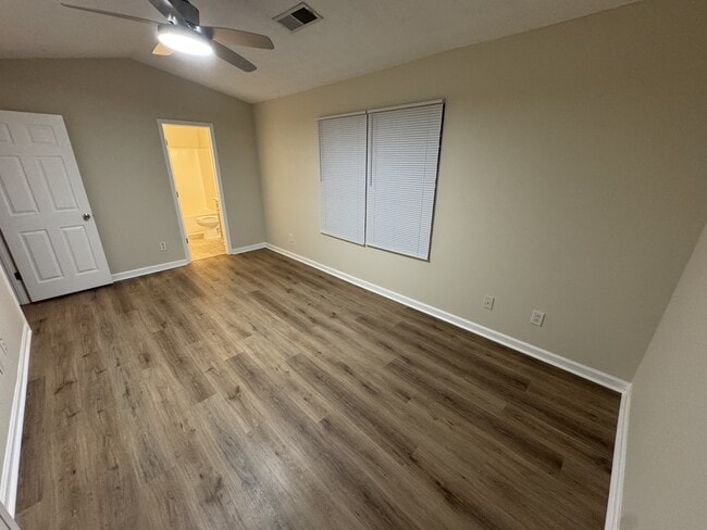 Building Photo - 200 Country Meadows Ct