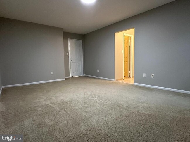 Building Photo - 10152 Village Knolls Ct