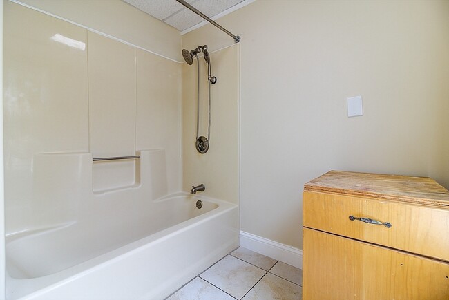 Building Photo - 39 Ruggles St