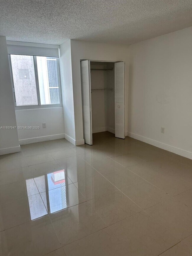 Building Photo - 800 N Miami Ave