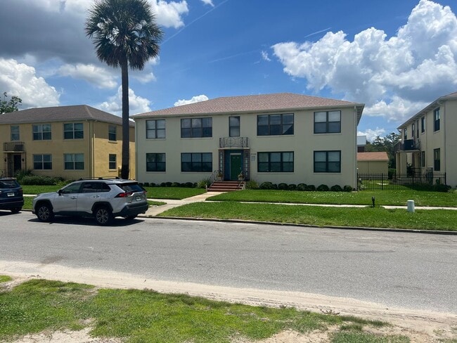 Building Photo - Beautiful renovated 1 bedroom Condo with R...