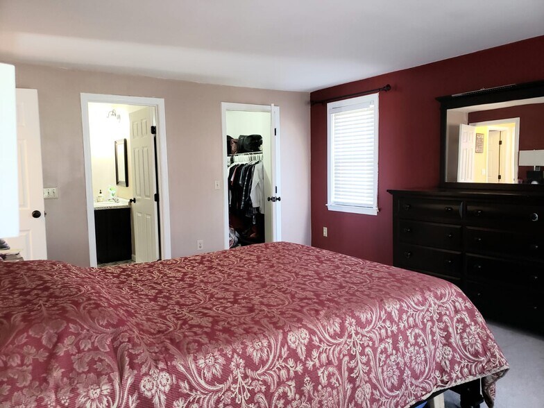 Building Photo - 51 Macdonald Dr