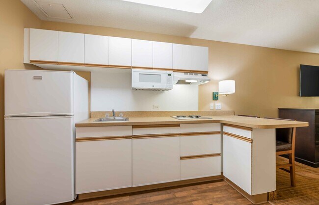 Building Photo - Furnished Studio-Chicago - Schaumburg - Co...