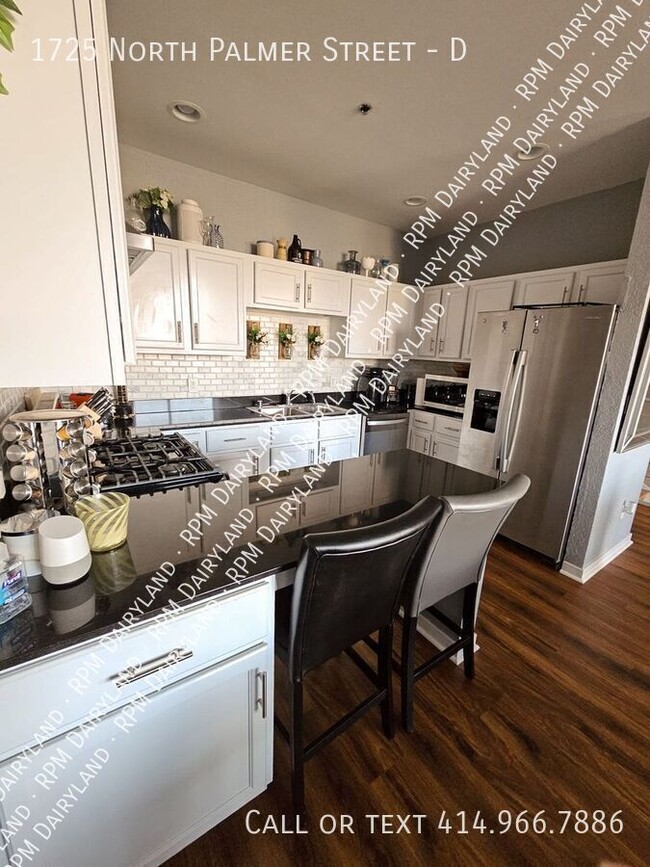 Building Photo - Stunning Brewer's Hill Townhome, 5 floors,...