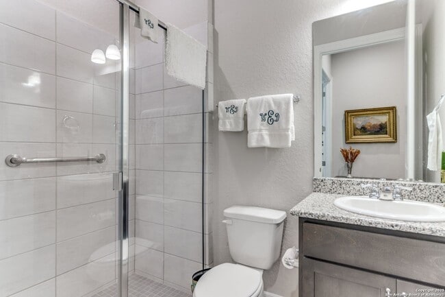 Building Photo - GORGEOUS 3-BEDROOM, 3-BATHROOM SINGLE STOR...