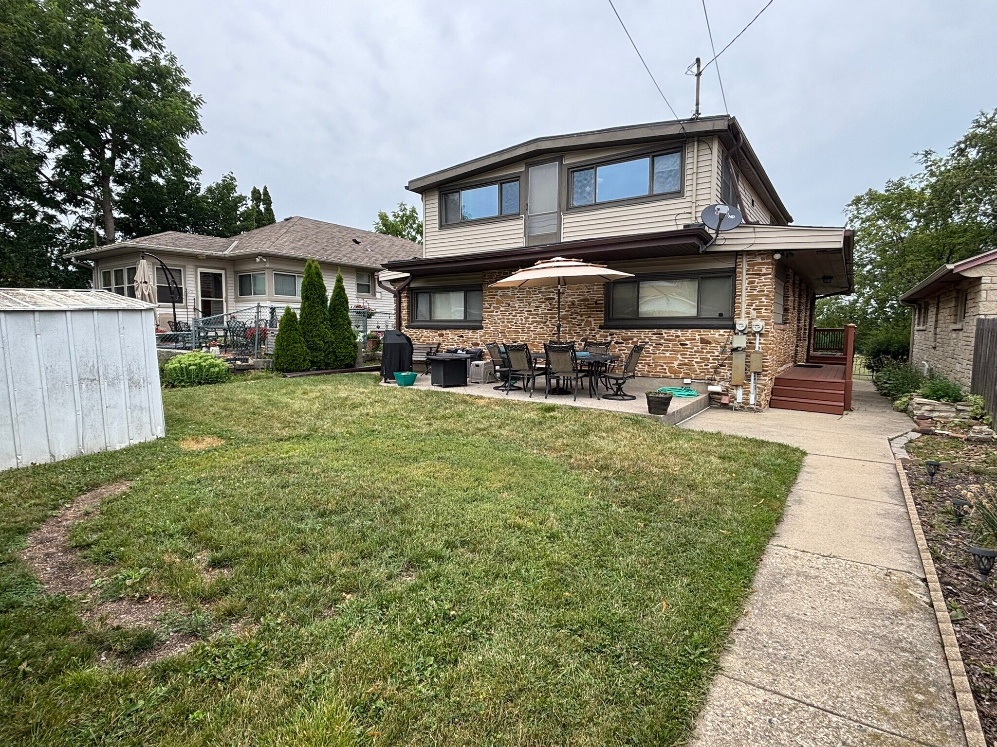 Back Yard - 3455 E Lunham Ave