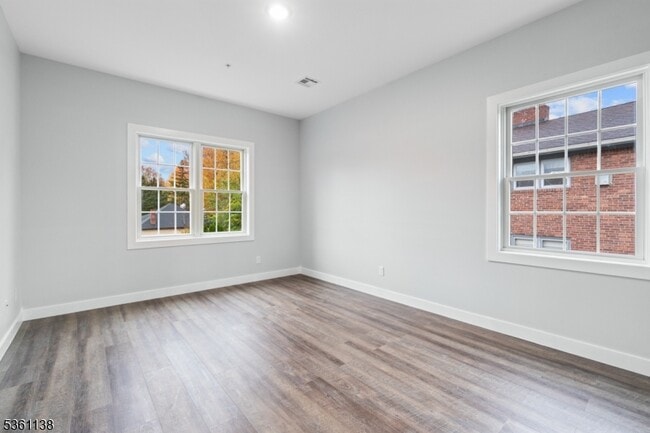 Building Photo - 627 Bloomfield Ave