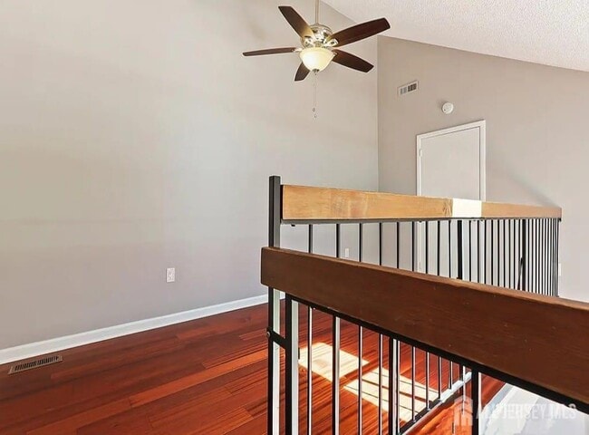 Building Photo - 1010 Aspen Dr