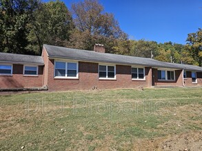 Building Photo - 112 E Dumplin Valley Rd