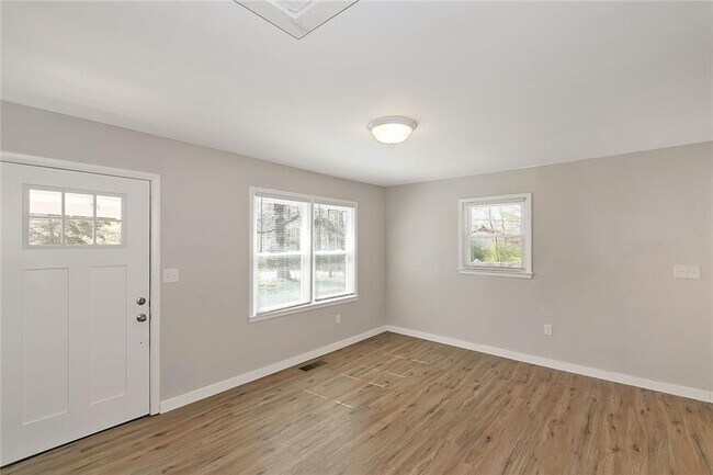 Building Photo - 455 Westside School Rd