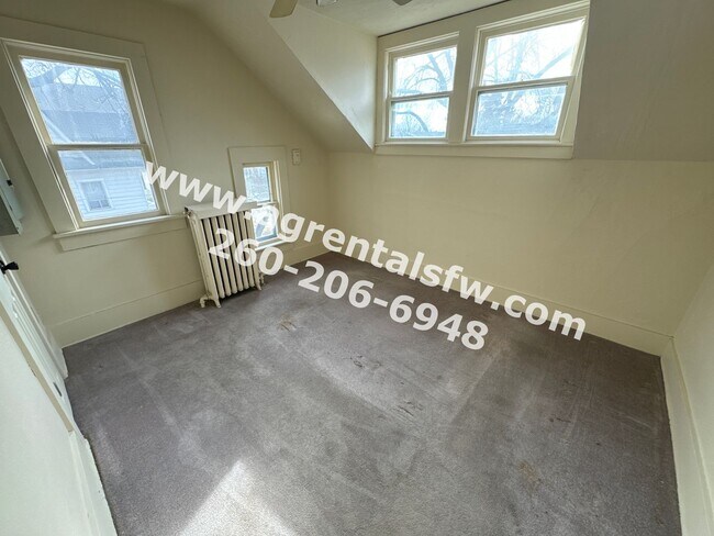 Building Photo - 1002 Columbia Ave