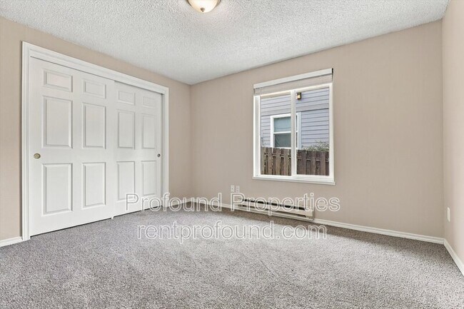 Building Photo - 12225 SW Gingham Ln