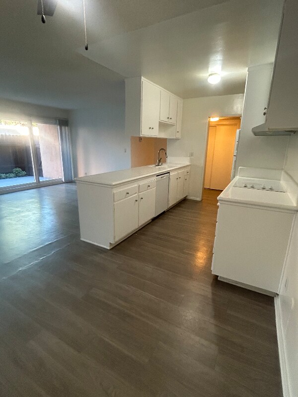 Building Photo - 10200 De Soto Ave