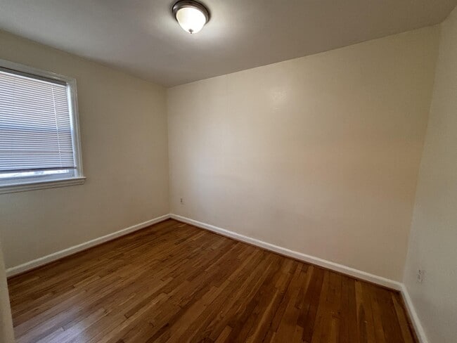 Building Photo - 2575 Iverson St