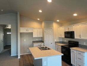 Building Photo - 3 bedroom, 2 bath home on a cul-de-sac