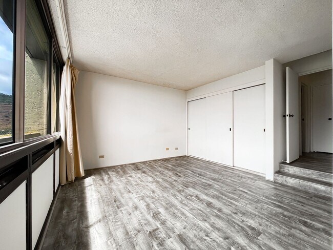Building Photo - Panoramic Views from Hawaii Kai Condo