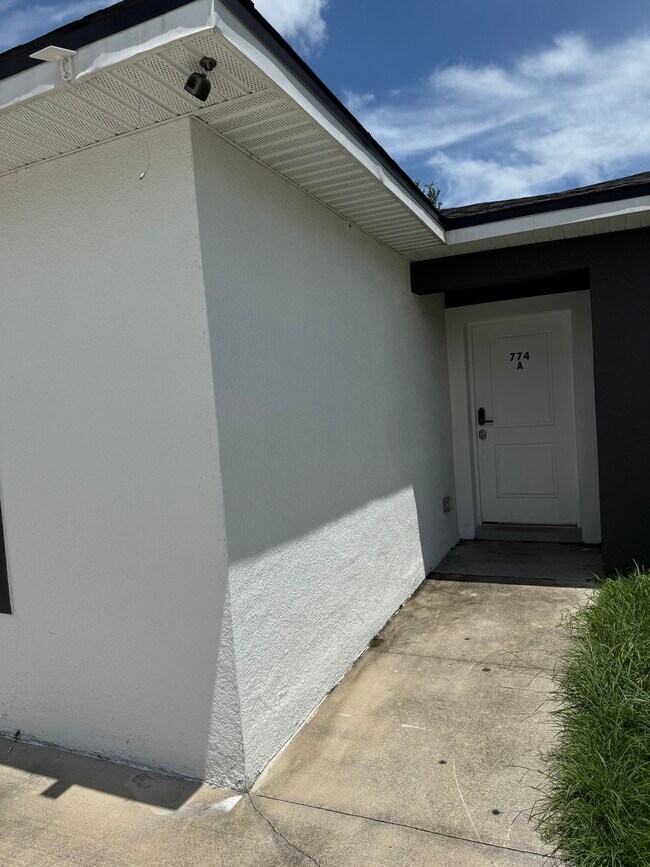 Building Photo - 774 Lucaya Dr