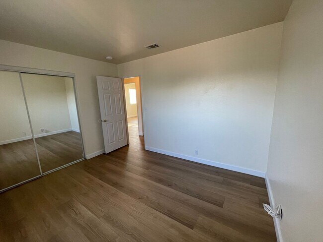 Building Photo - Apple Valley Home in The Vineyards- 3 Bedrooms, 2 Bathrooms, 2 Car Garage, New Flooring