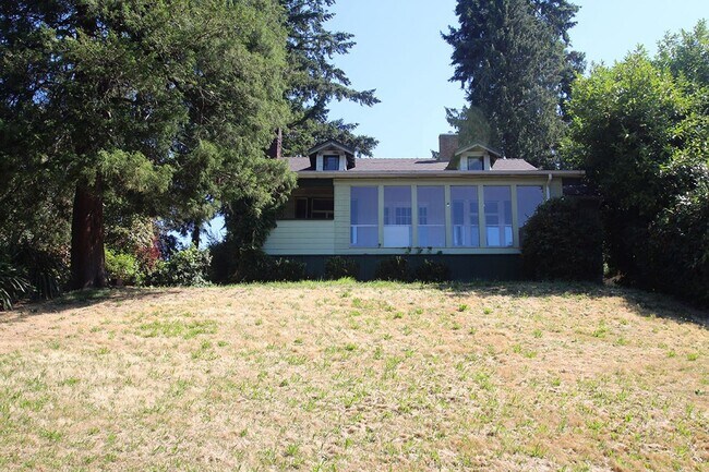 Building Photo - PRIVATE BOTHELL HOME FOR RENT W LARGE YARD & NEW PAINT & CARPET!