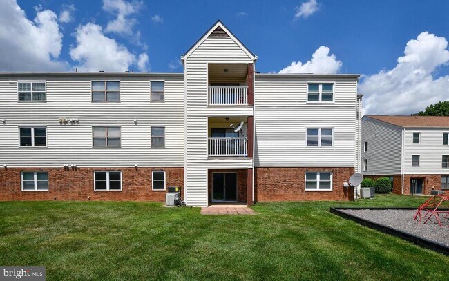 Building Photo - 102 Chesterfield Ln
