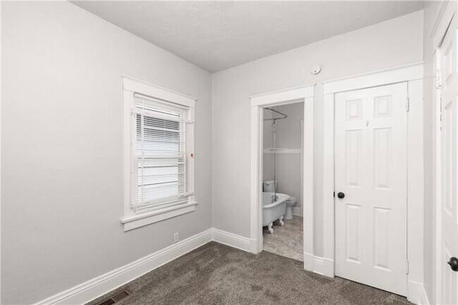 Building Photo - Charming Renovated 2 Bedroom Bungalow