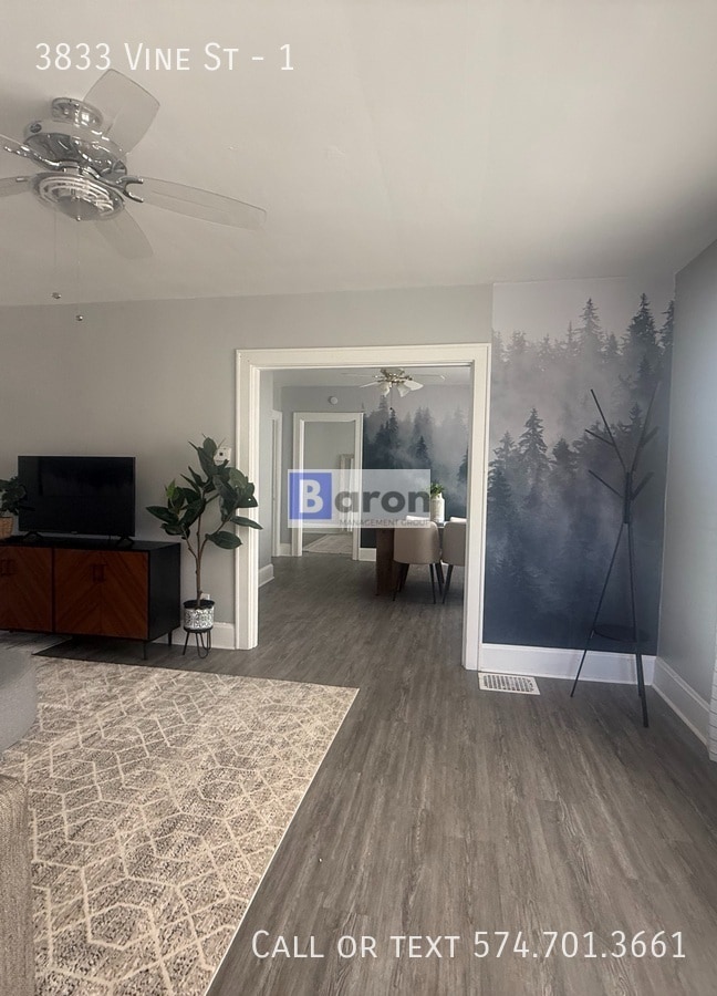 Primary Photo - 3833 Vine St