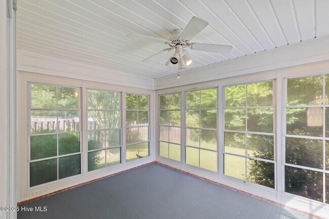 Building Photo - 1122 Mill Run Rd
