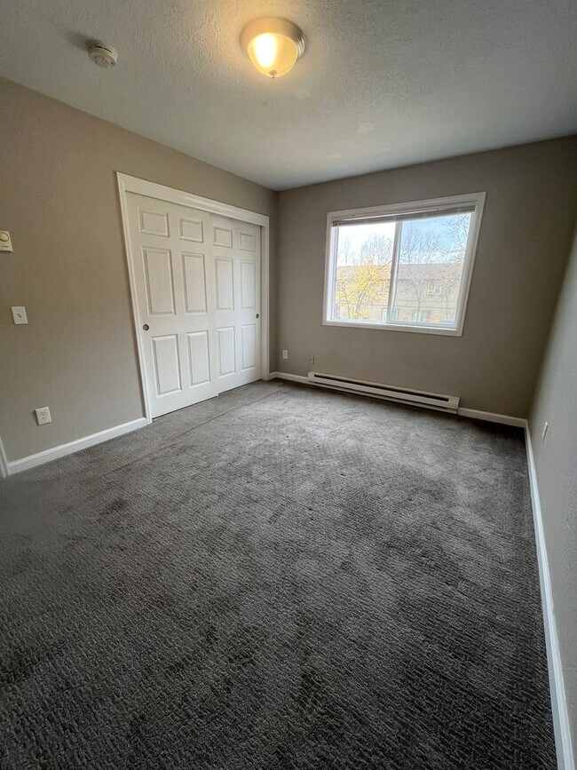 Building Photo - For Rent – Beautifully Remodeled 2-Bedroom Unit in Denver