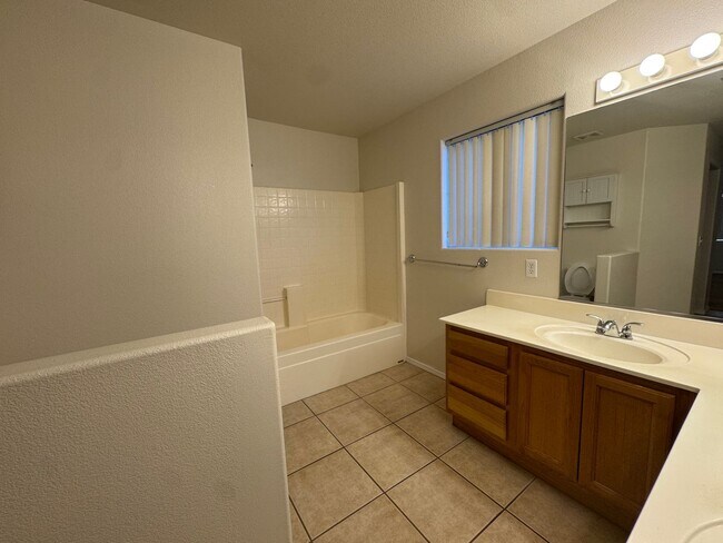 Building Photo - Charming 3-Bed 2-Bath Home on Spacious Lot...