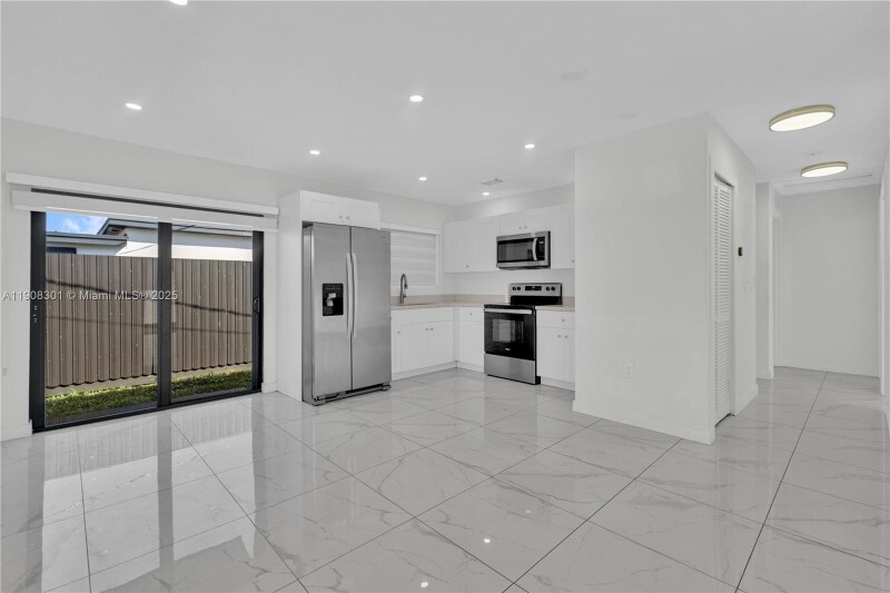 Building Photo - 2490 NW 44th St