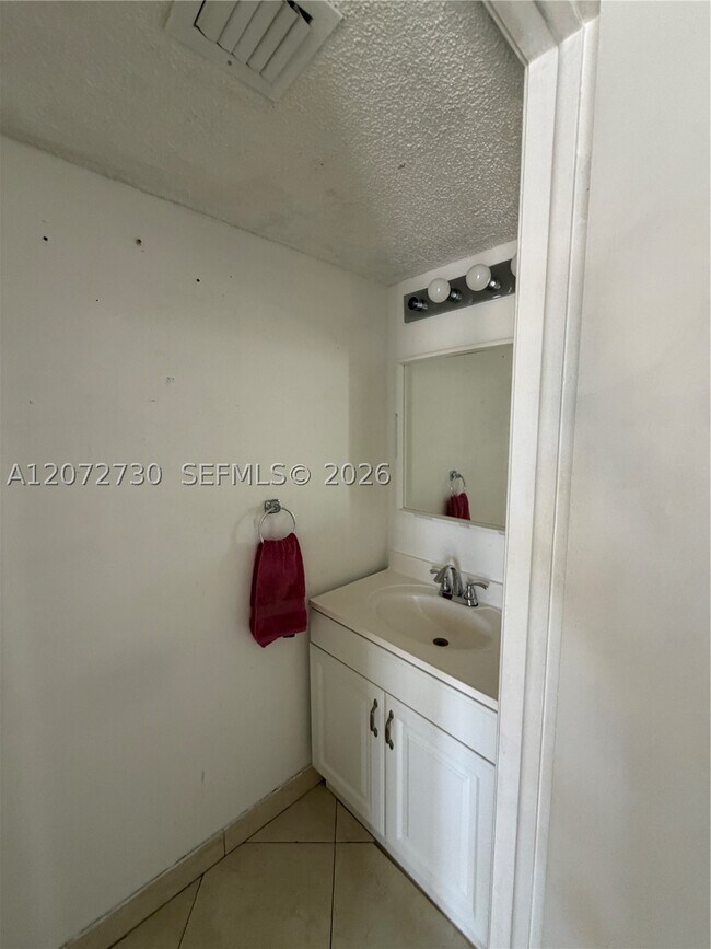 Building Photo - 14902 SW 82nd Ln