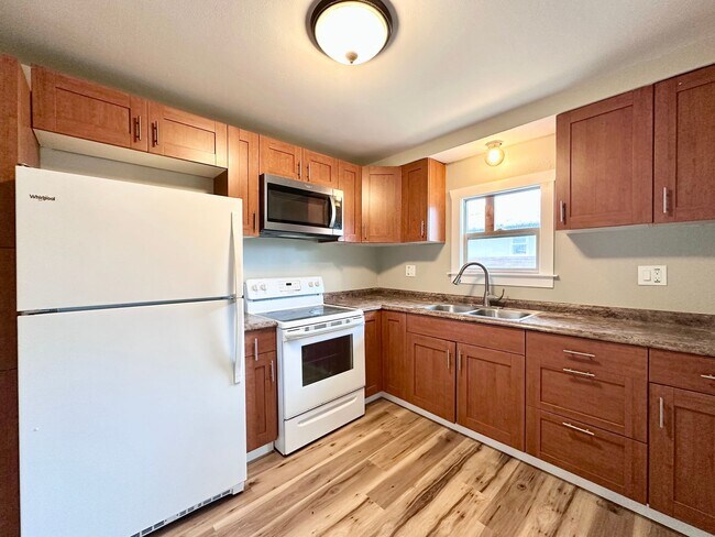 Building Photo - CHARMING ONE LEVEL HOME W/ GARAGE! W/S/G INCLUDED!