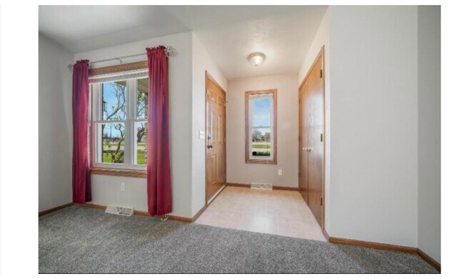 Building Photo - 5769 Skippers Ln