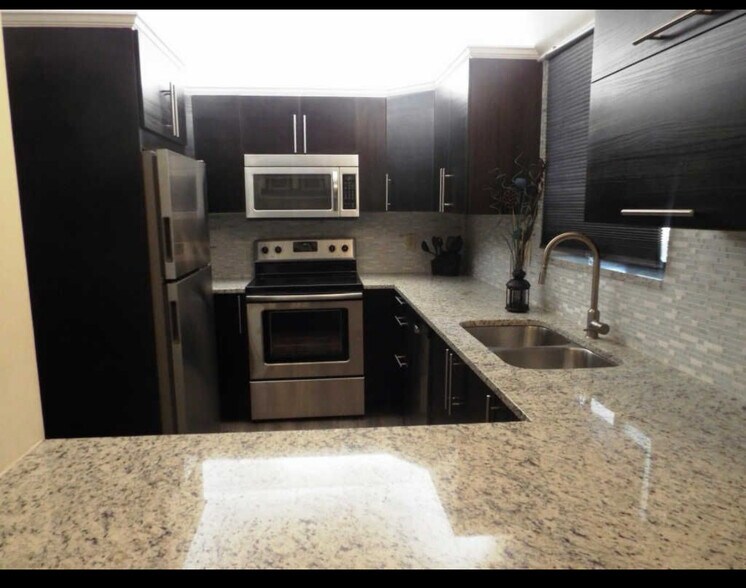 Primary Photo - 12568 Shoreline Dr