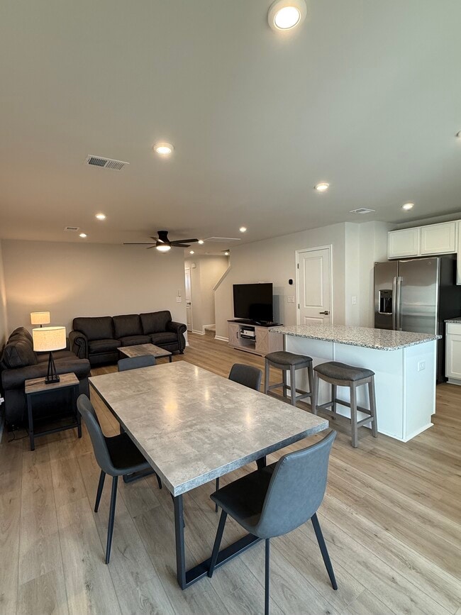 Building Photo - 338 Myrtle Meadows Dr