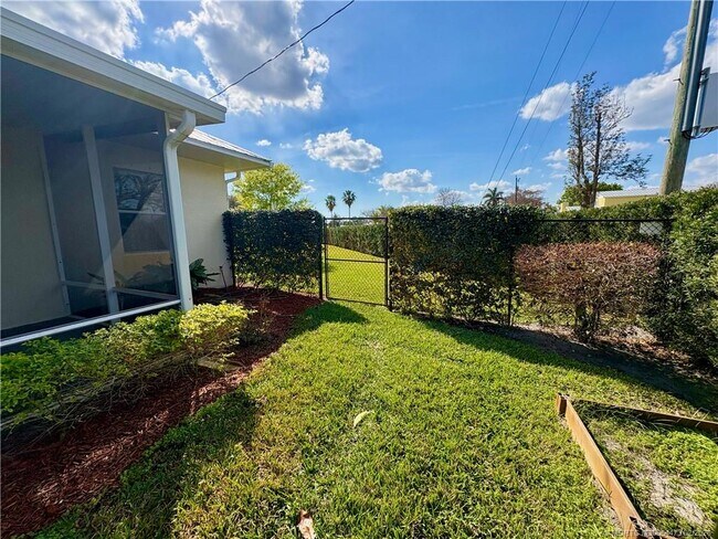 Building Photo - 947 NW 13th St