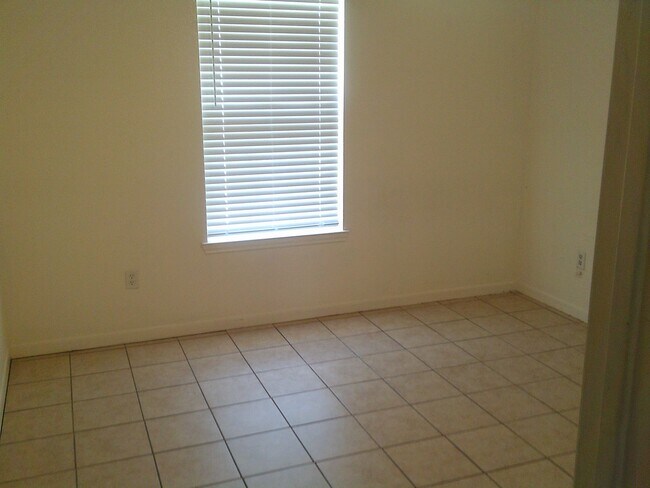 Building Photo - 3511 Westwood Dr
